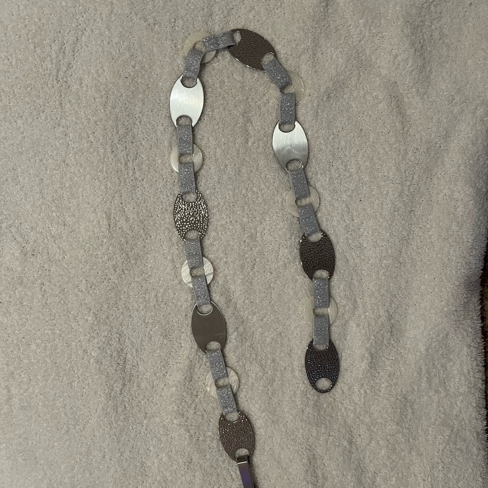 Chicos silver with epoxy cream elastic belt